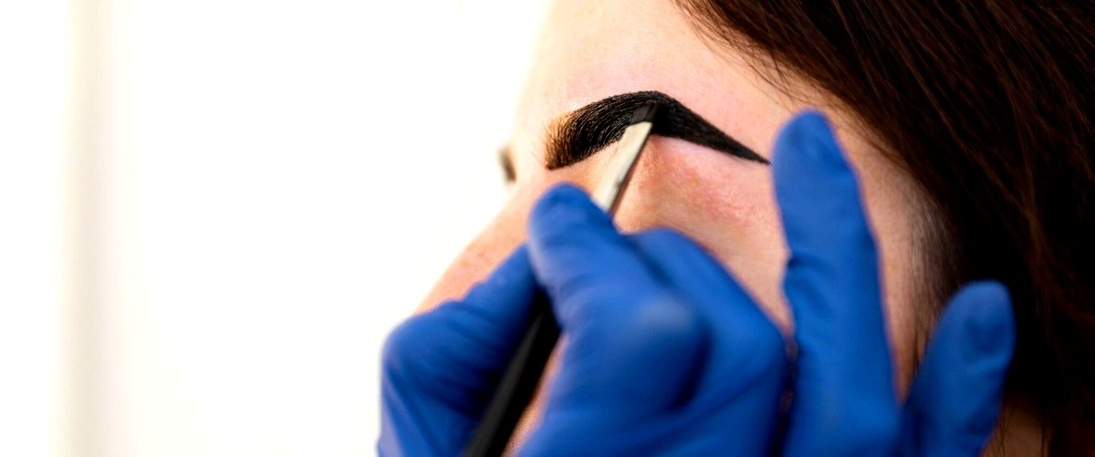 ¿Cuánto tiempo se tarda en realizar un procedimiento de microblading en Roquetas de Mar (Almería)?