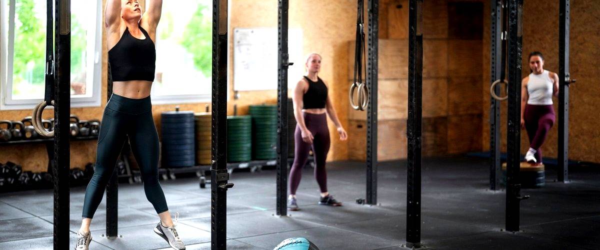 ¿Cuántos días a la semana se recomienda asistir a las clases de CrossFit en un centro en Cartagena (Murcia)?