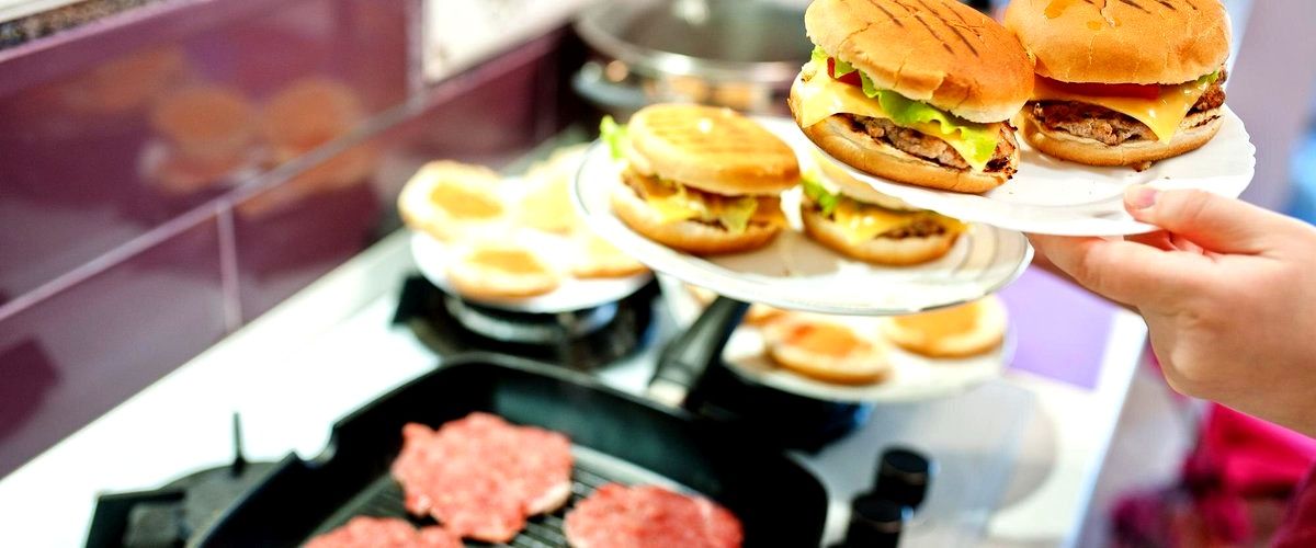 ¿Dónde se originó la primera hamburguesa?