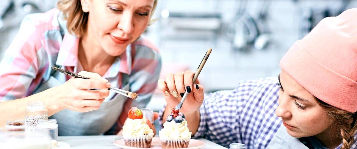 ¿Hacen envíos de tartas a domicilio los fines de semana en Móstoles?