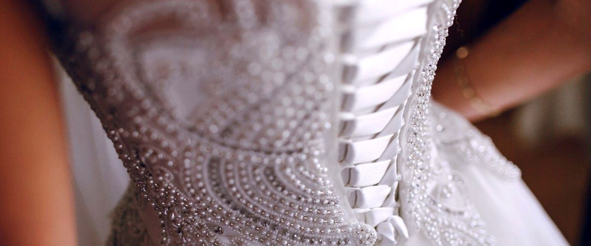 ¿Qué accesorios son ideales para complementar mi vestido de novia?