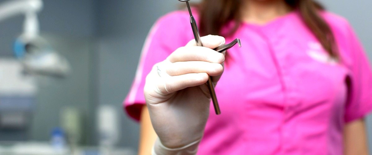 ¿Qué cuidados se deben tener después de colocar un implante dental?