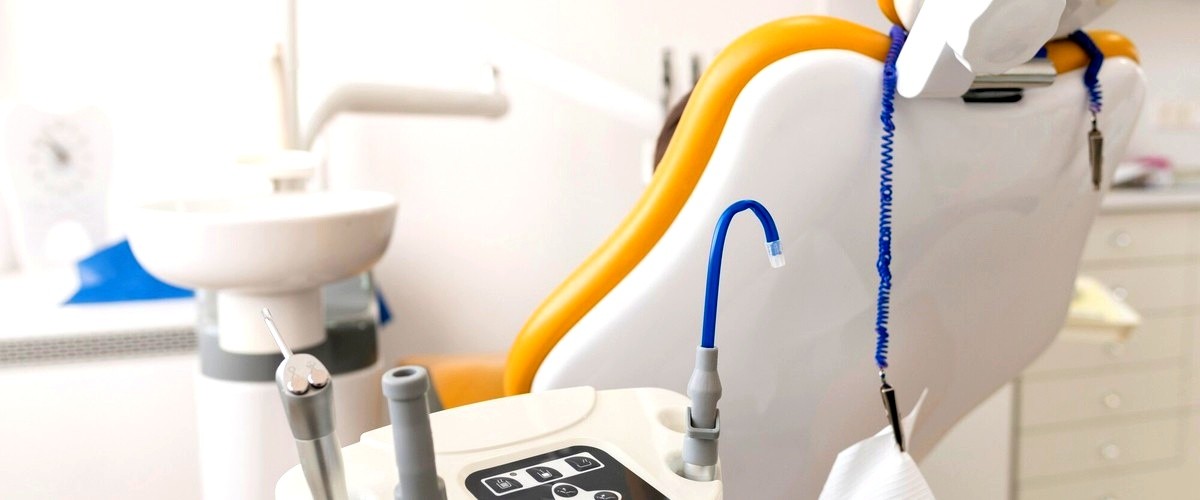 ¿Qué debo esperar durante mi primera visita a una clínica dental?