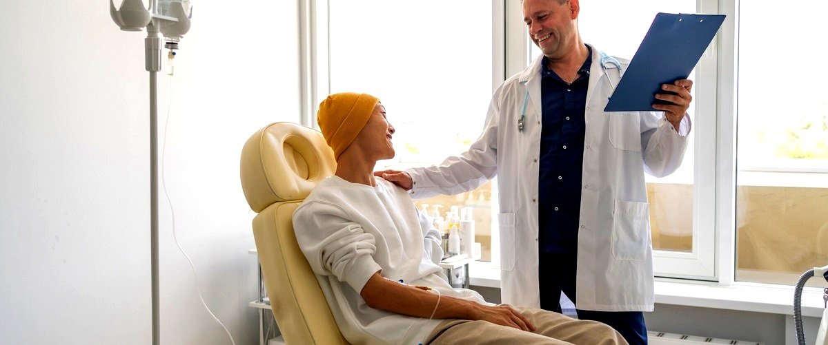 ¿Qué hace un oncólogo en la primera cita con un paciente?
