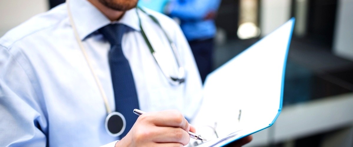 ¿Qué ocurre durante la primera consulta con un médico del aparato digestivo en Segovia?