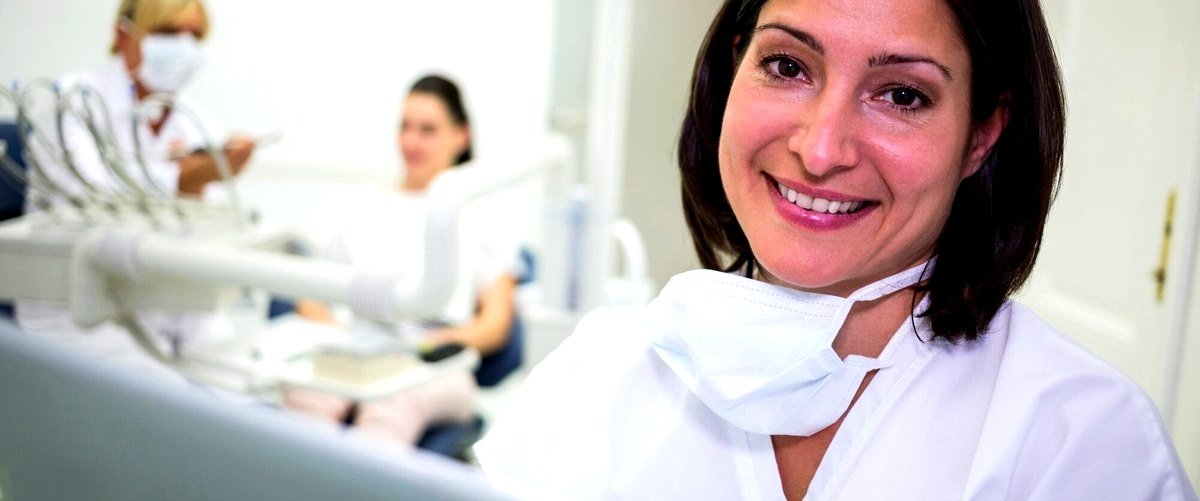¿Qué procedimientos de estética dental ofrecen las clínicas en Pontevedra?
