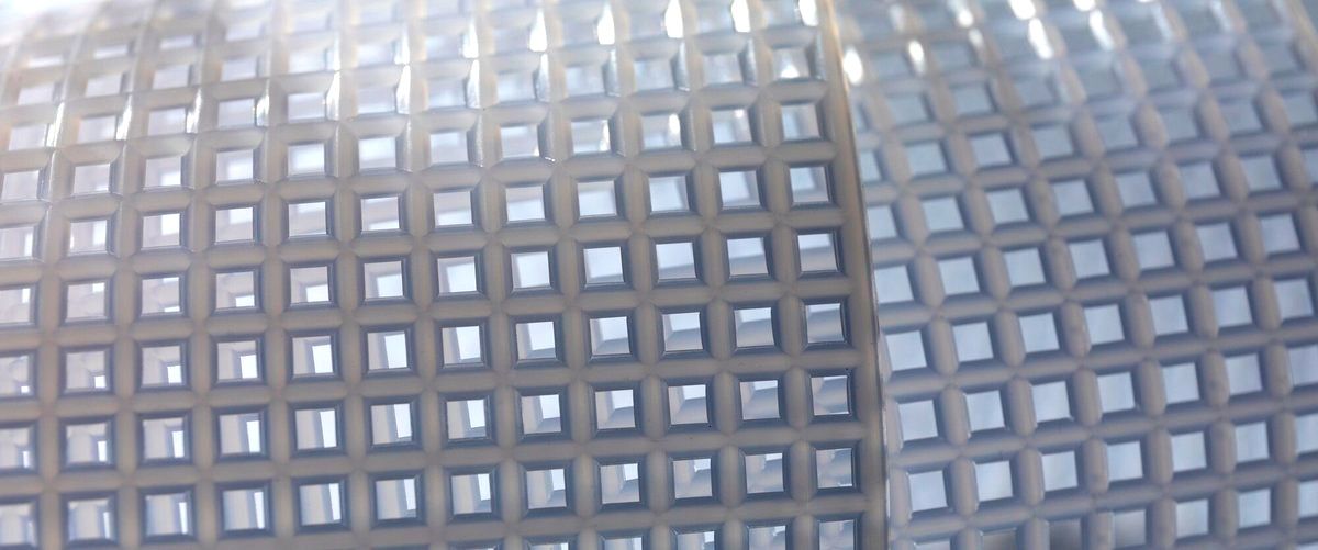 ¿Qué se puede poner en la pared para aislar el ruido?