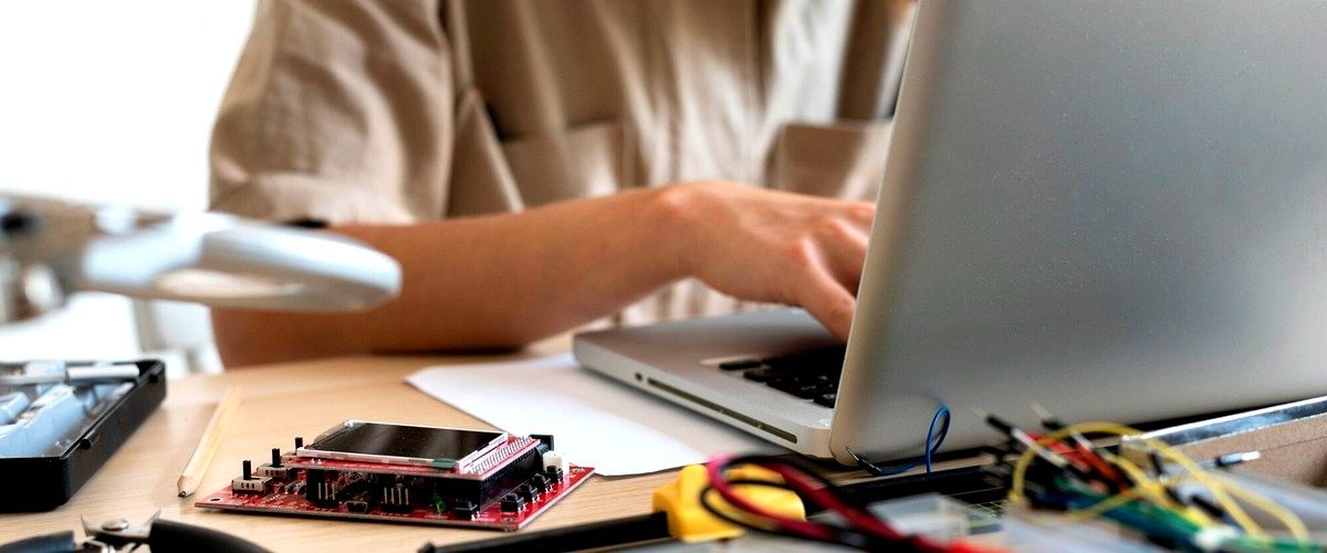 ¿Qué servicios de mantenimiento ofrecen las empresas de reparación de ordenadores en Alcorcón?