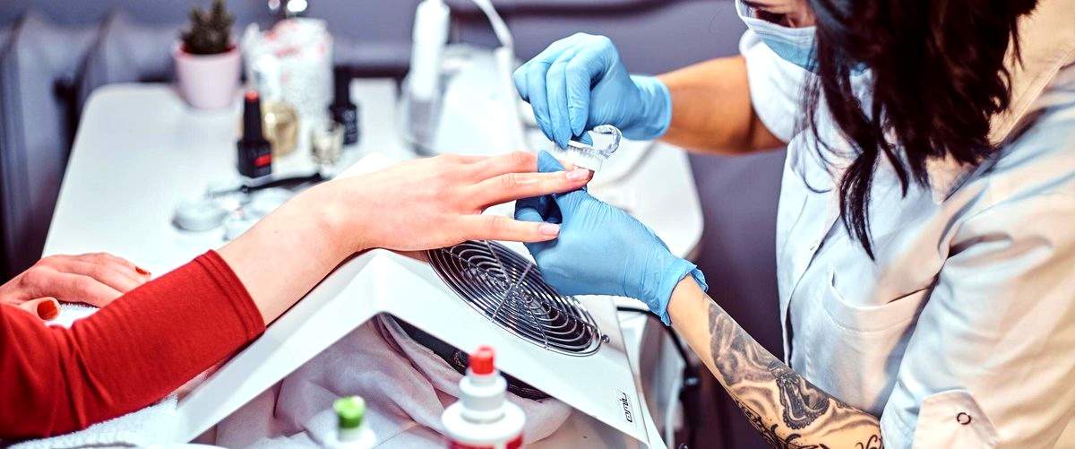 ¿Qué servicios se incluyen en el servicio de manicura?