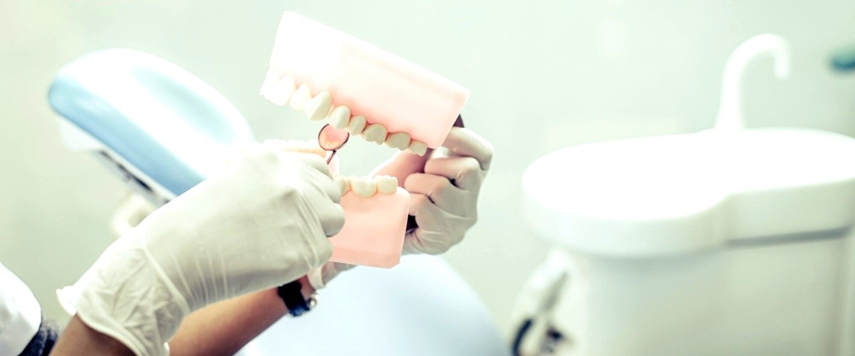 ¿Qué tipo de dentista es especialista en realizar implantes dentales?
