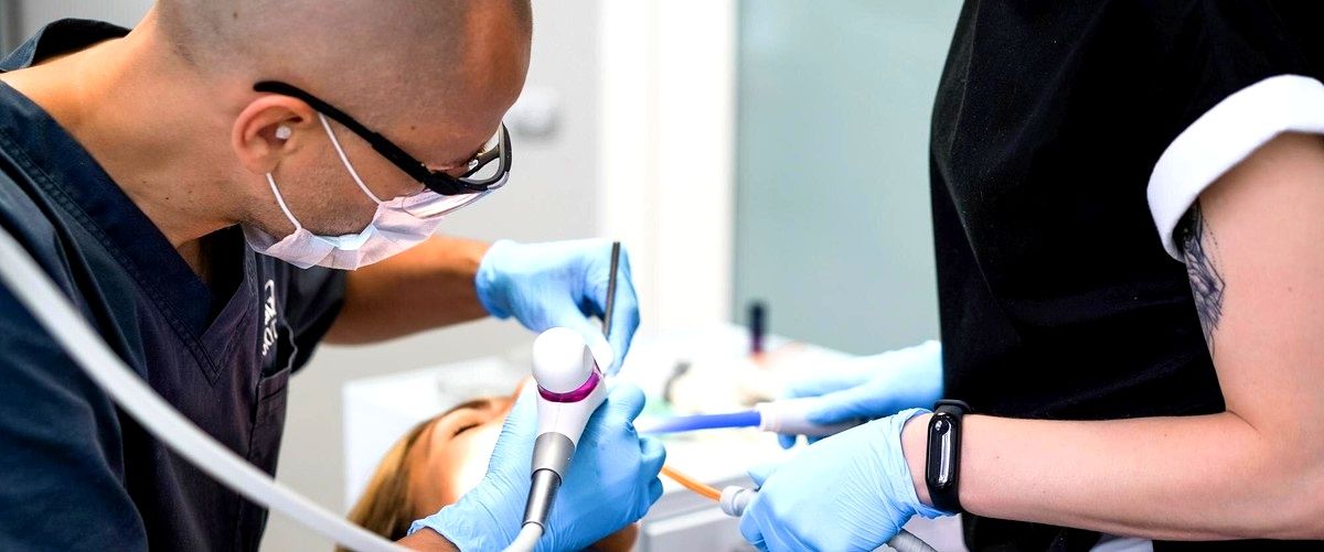¿Qué tipo de dentista realiza implantes dentales?