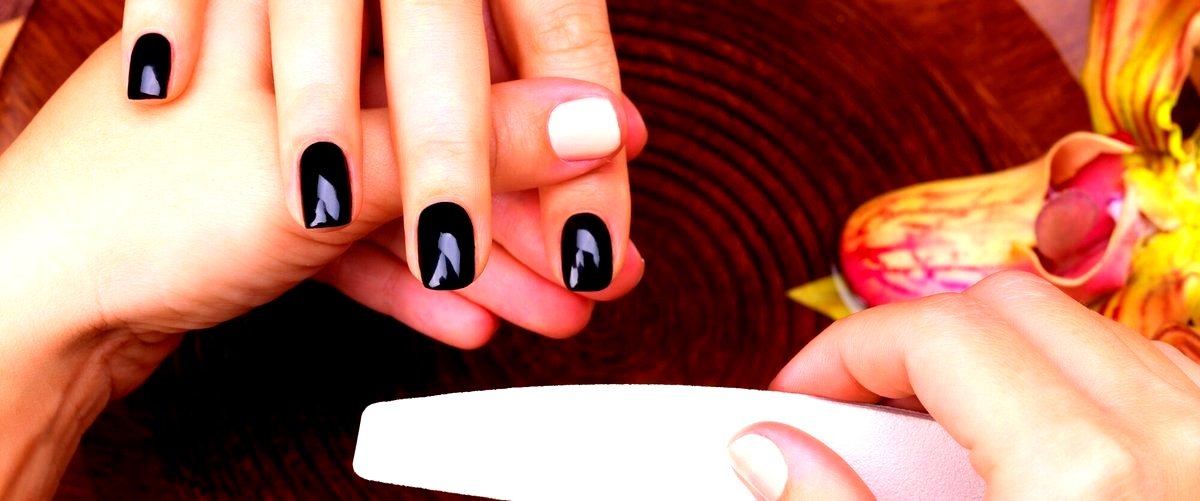 ¿Qué tipo de esmaltes y productos utilizan en los salones de manicura en Cornellá de Llobregat?