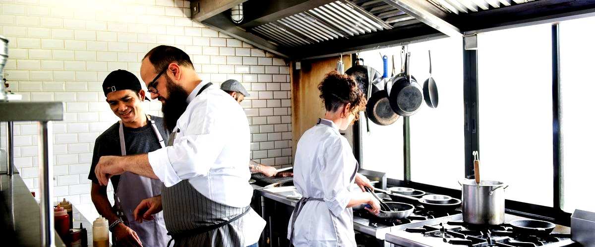 ¿Qué tipo de formación se ofrece en la escuela de cocina en Navarra?