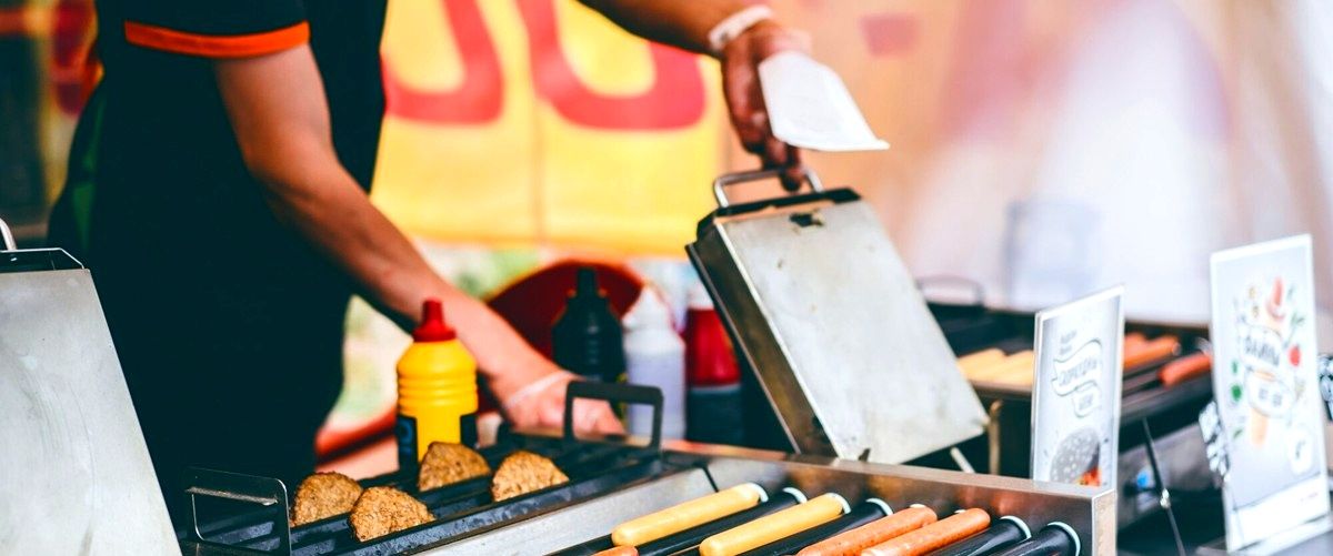 ¿Qué tipos de comida se suelen servir en las asadoras en Parla?