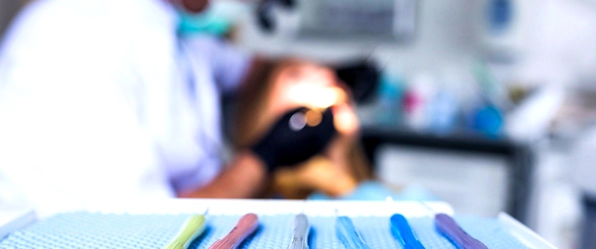 ¿Qué tipos de tratamientos se ofrecen en una clínica dental en San Fernando (Cádiz)?