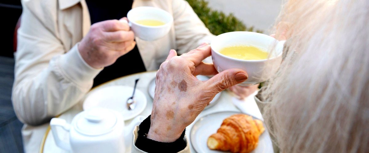 ¿Quién es responsable de cubrir los gastos de una residencia de ancianos en Oviedo, Asturias?