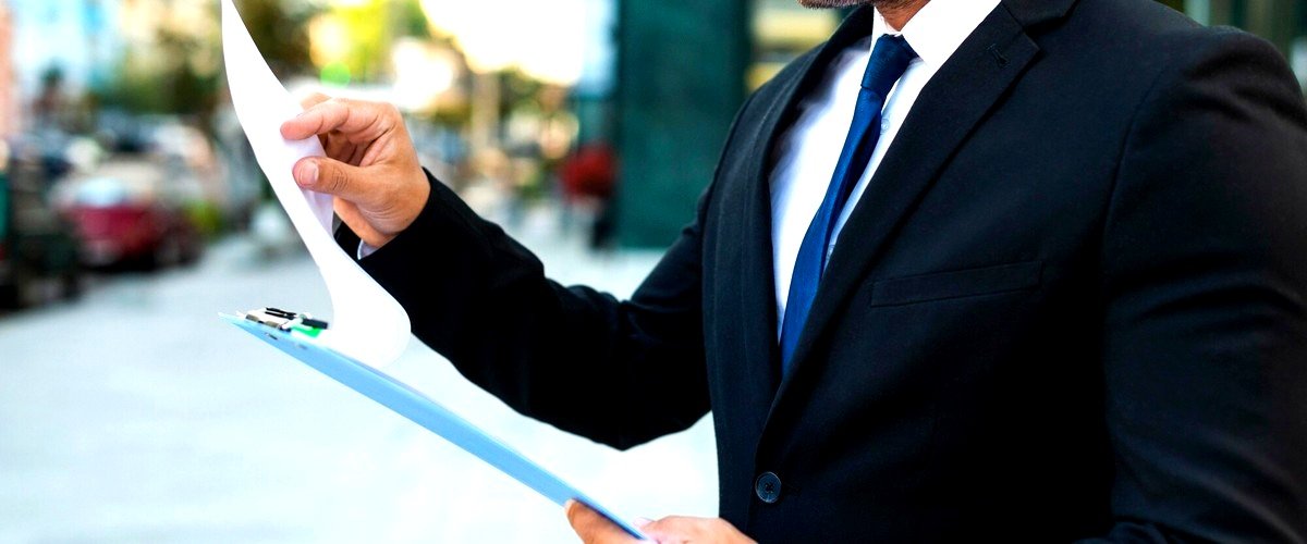 ¿Quién es responsable de pagar a un corredor de seguros en Cartagena (Murcia)?